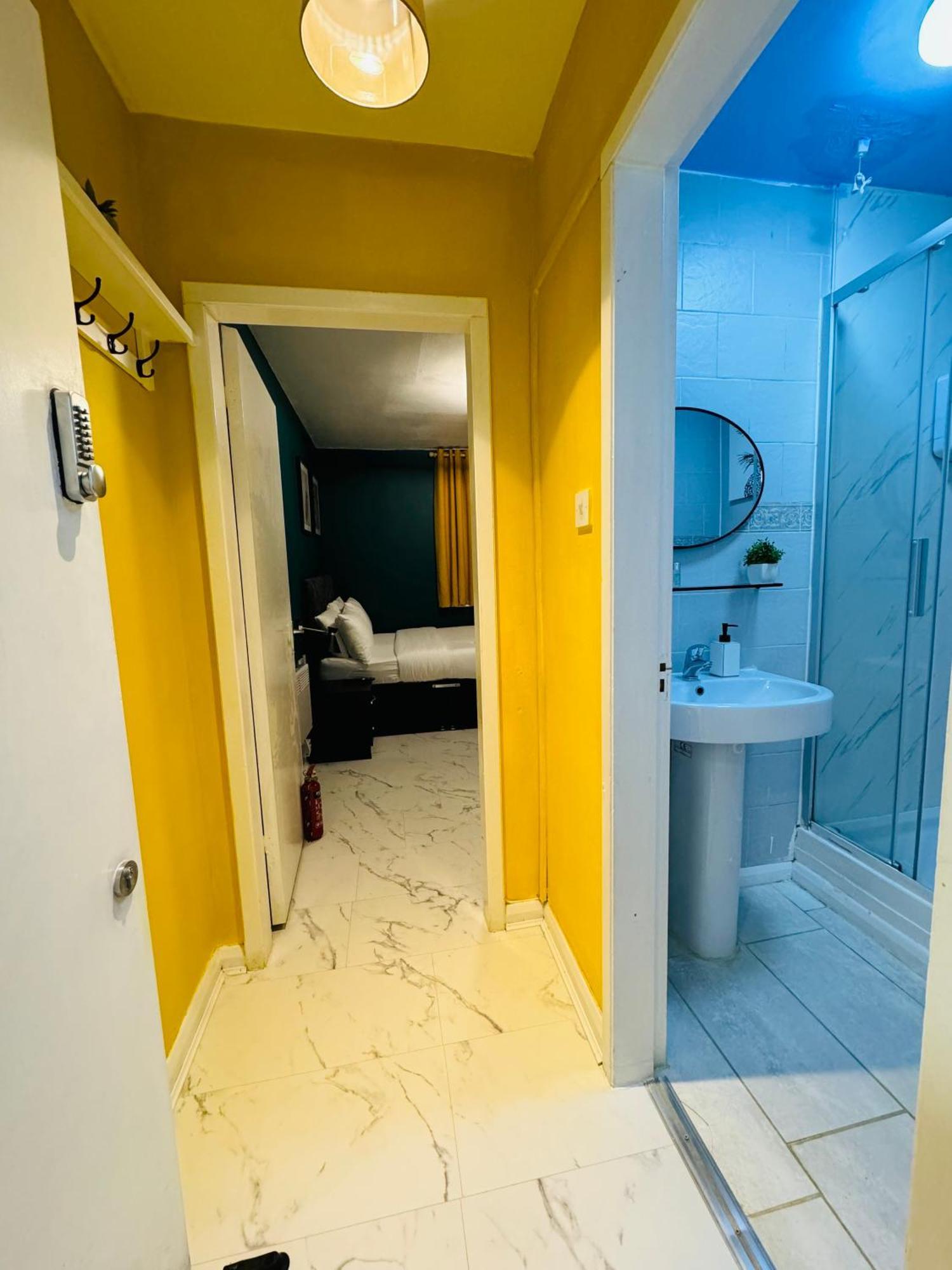 Private Studio Flat In City 1190 London Exterior foto